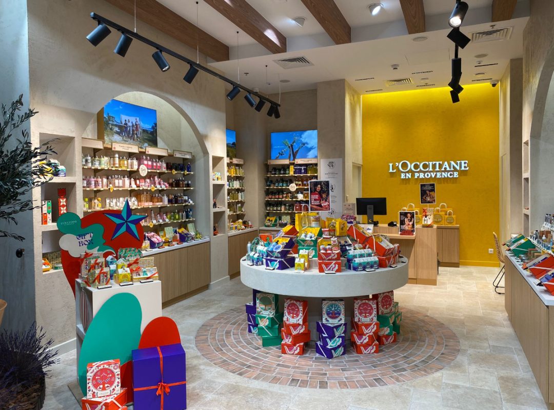 Produkcja wyposażenia oraz elementów reklamowych dla sklepów