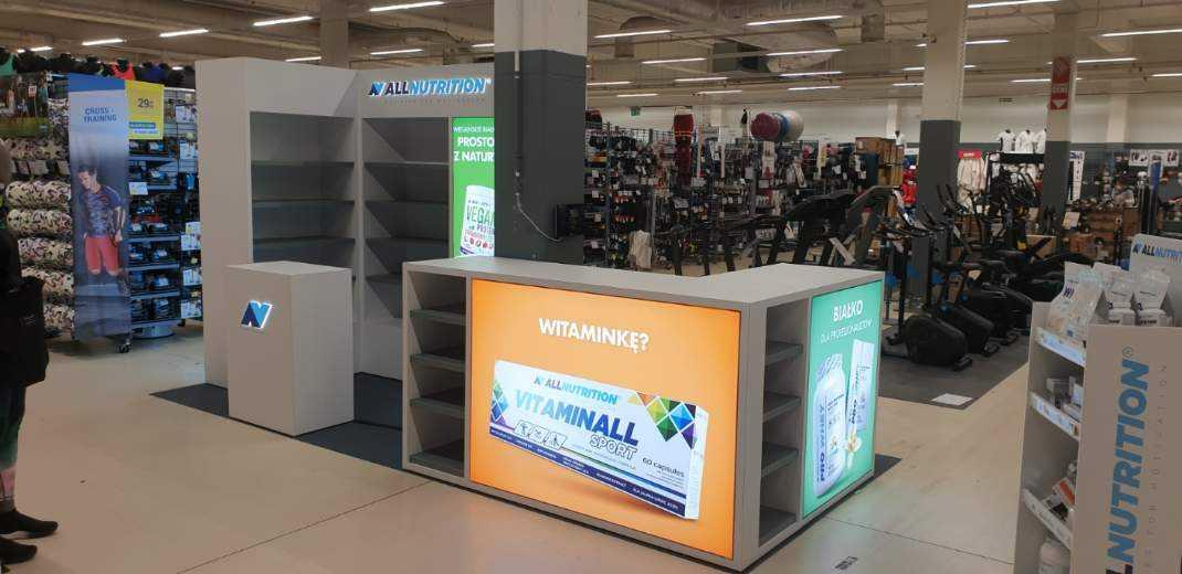 Ile kosztuje ekspozytor POS? Realne widełki i jak nie przepłacić