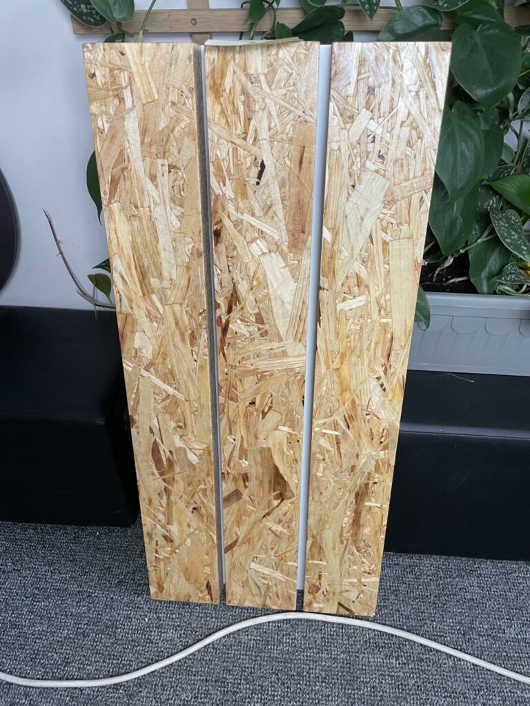 Porównanie materiałów stosowanych w produkcji POS – fornir drewniany oraz płyta OSB.