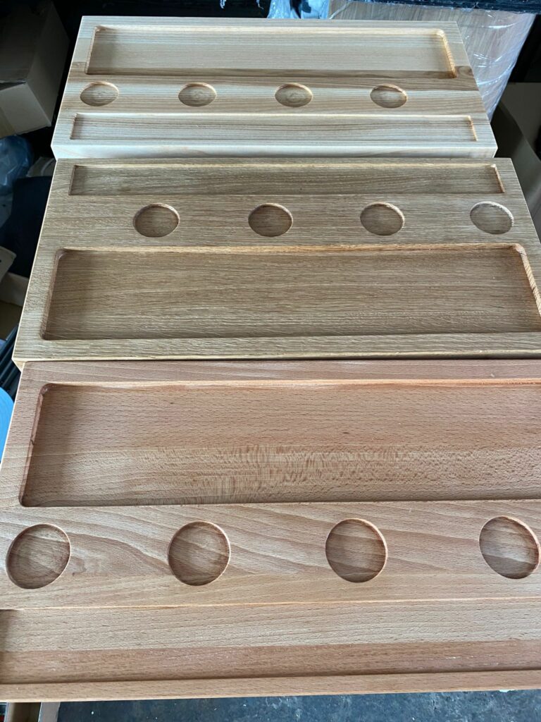 Produkcja elementów drewnianych do ekspozycji POS przed montażem konstrukcji