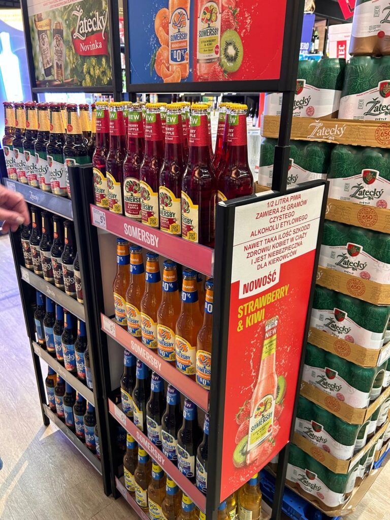 komunikat nowość na ekspozycji POS szybka decyzja zakupowa klienta w sklepie FMCG