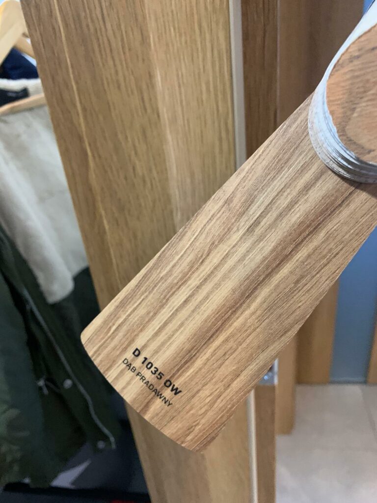 Wybór materiału wpływa na koszt, jakość i możliwość skalowania projektu.