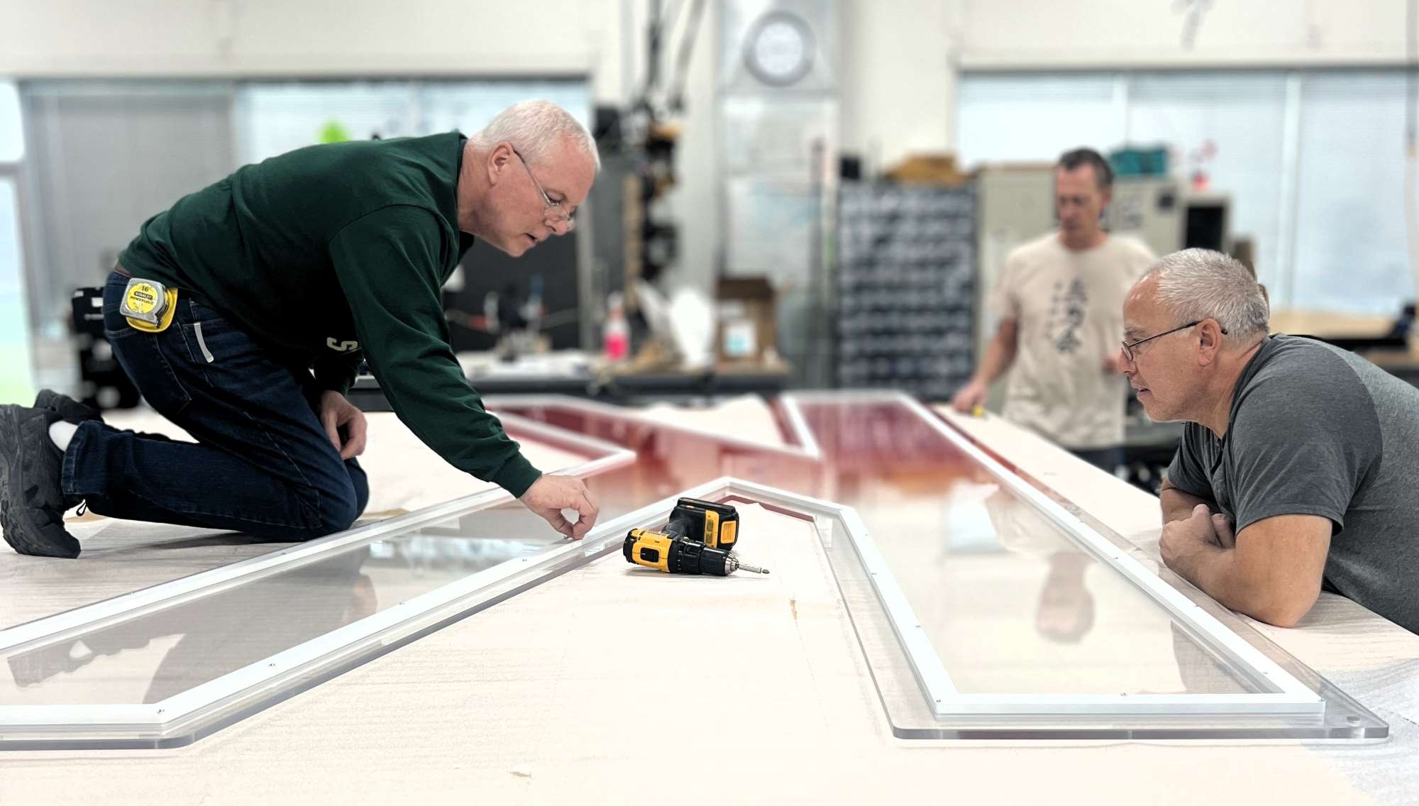 Producent ekspozytorów POS – jak wybrać i na co uważać przy produkcji displayów retail?