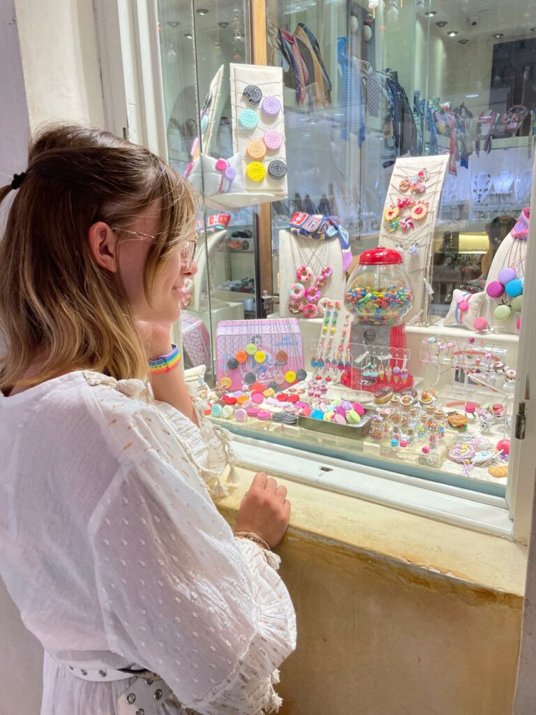 Ekspozycja POS widziana oczami klienta – moment decyzji zakupowej.