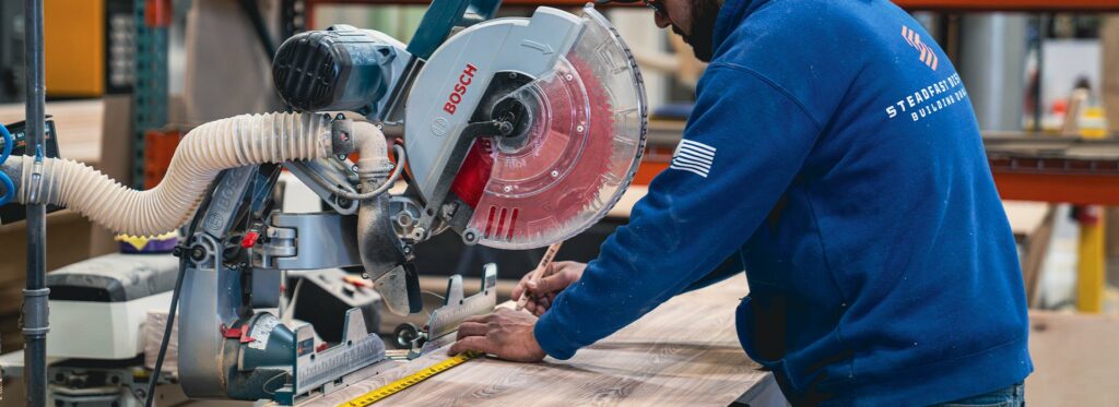 Produkcja elementów POS – moment, w którym projekt staje się fizycznym produktem.