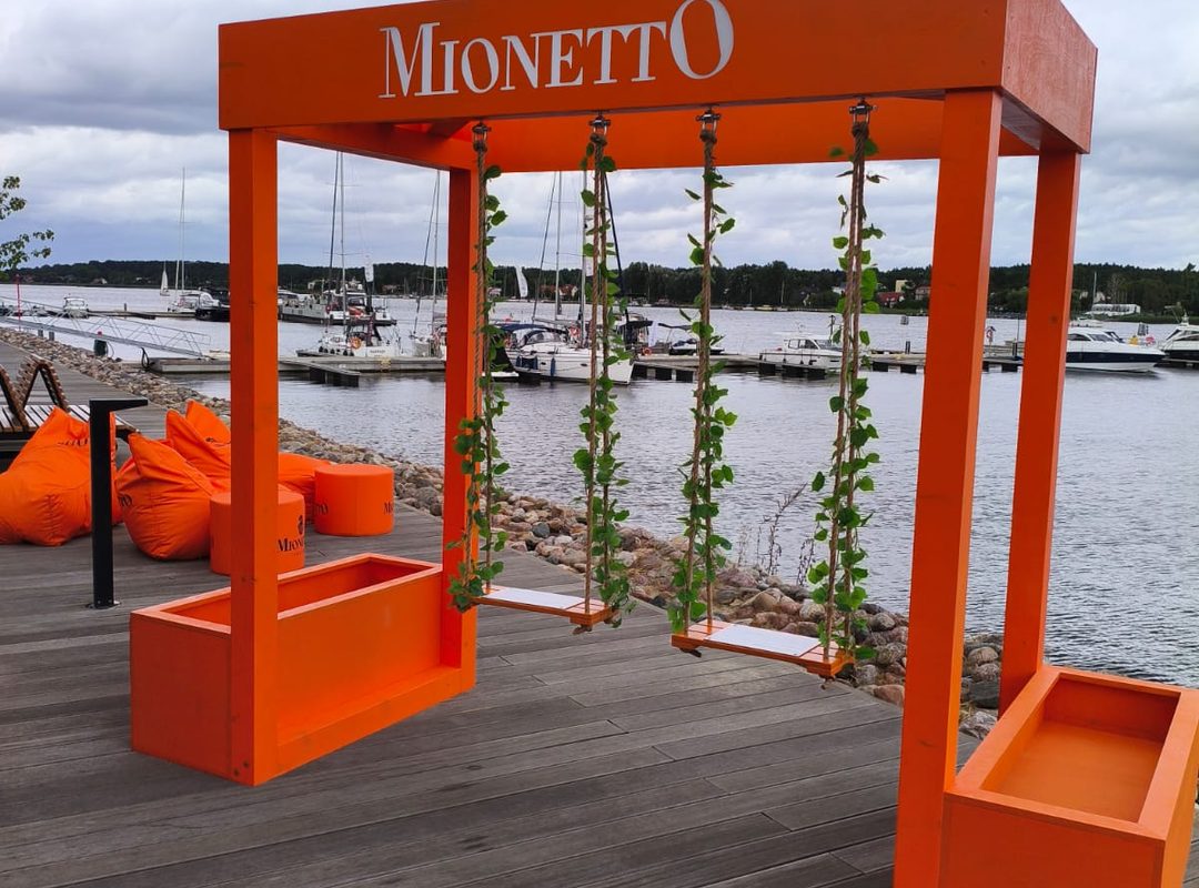 Strefa marki Mionetto | Branded outdoor installation