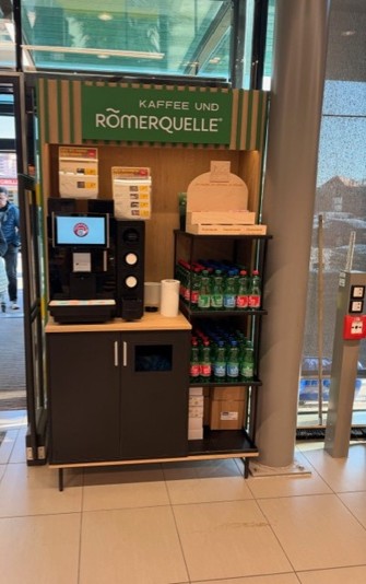 Ekspozytor z drewna, sklejki czy MDF. Co naprawdę sprawdzi się w retailu?