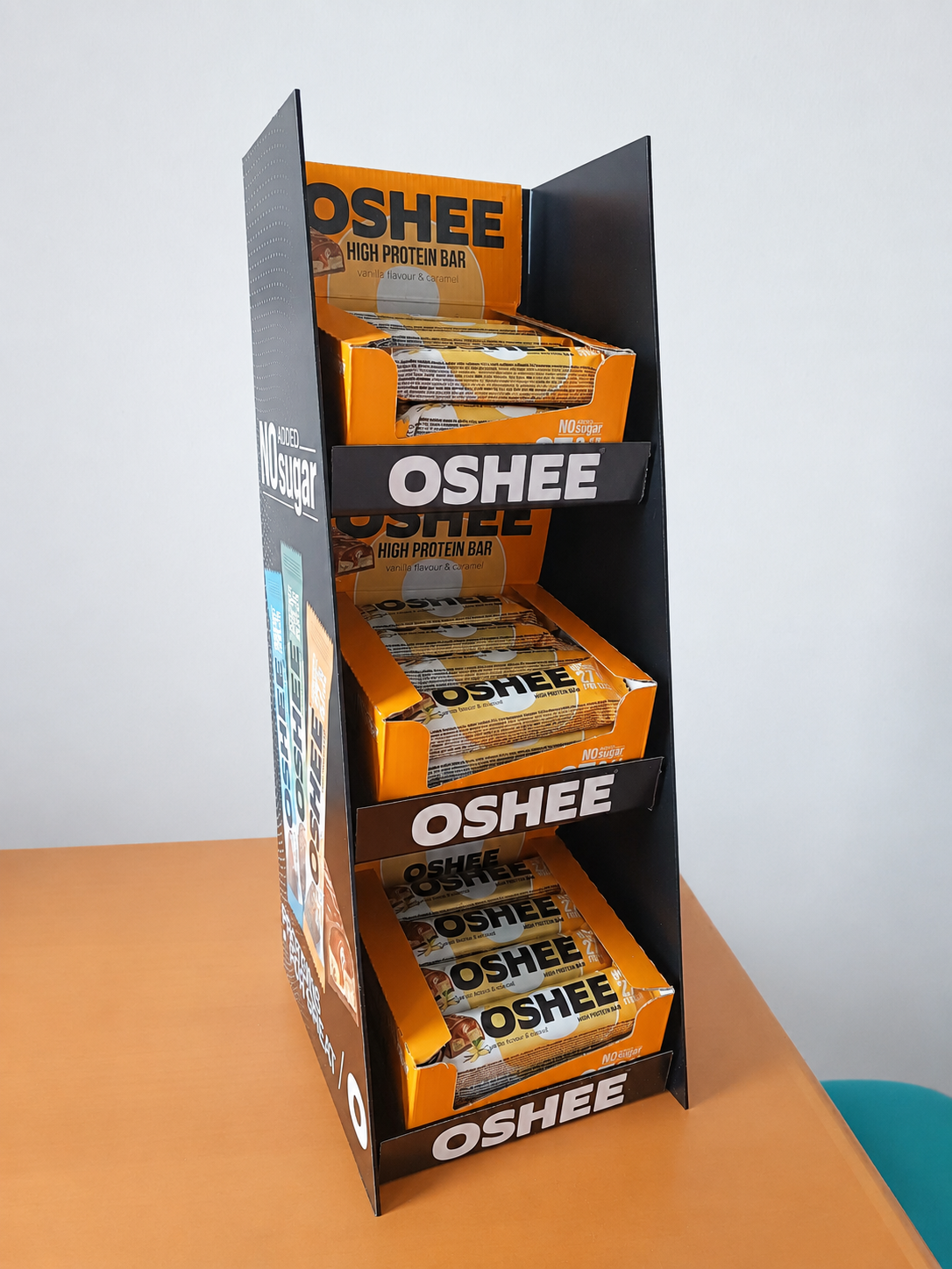 Ekspozytor POS z tworzywa OSHEE | Display na batony proteinowe